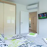 Birikina With Pool ポレッチ