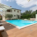 Apartment Birikina