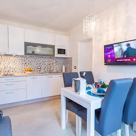 Birikina With Pool Appartamento