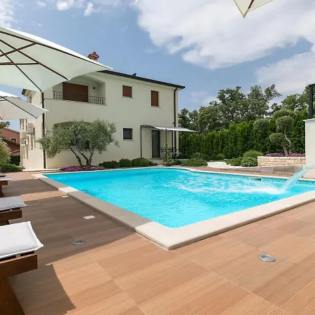 Apartman Birikina With Pool
