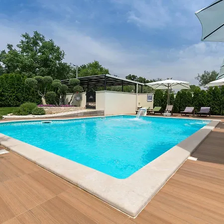 Birikina With Pool Apartman Poreč
