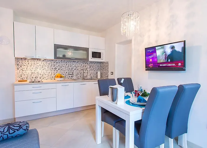 Birikina With Pool Apartament