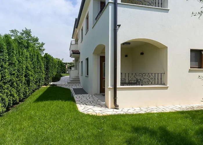 Apartament Birikina With Pool